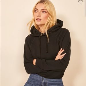 REFORMATION BLACK SWEATSHIRT